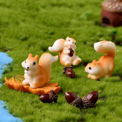 5 PCS Squirrel Figurine Miniatures Pine Cones Garden Decor